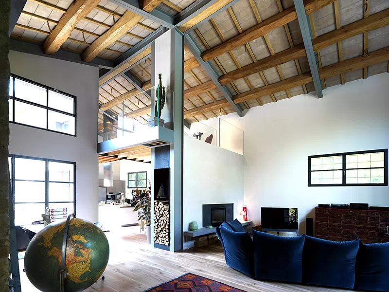 Soppalco in vetro calpestabile con parapetto di design personalizzato in vendita per Faenza e Ravenna