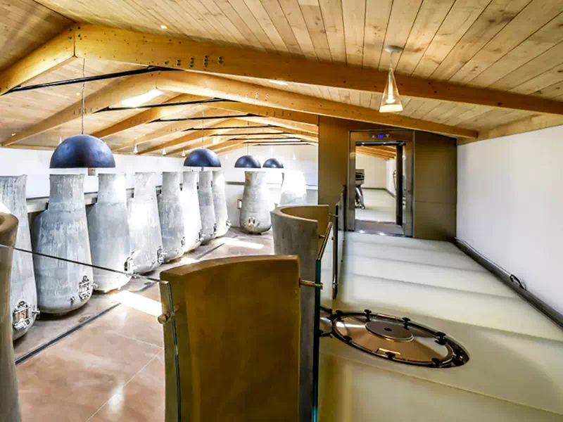 Superfici calpestabili in vetro personalizzate per cantine e centri commerciali a Ravenna e Faenza