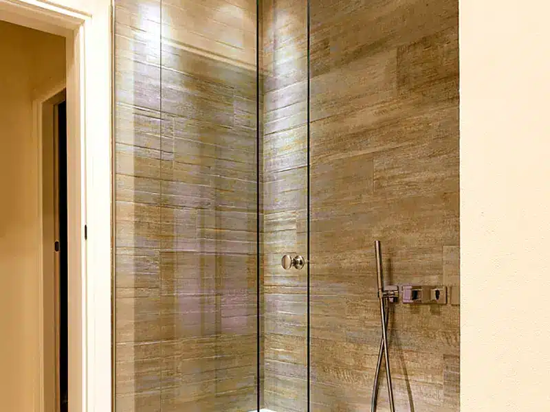 Vetro su misura per cabina doccia di bagni di design in vendita a Bologna e Imola