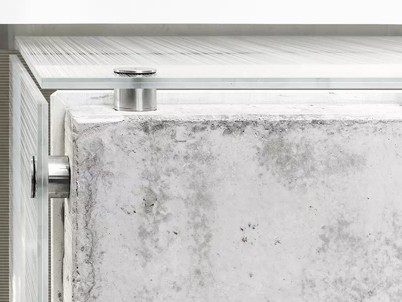 Pannelli in cristallo satinato per colonne in vetro su misura a Bologna e Imola